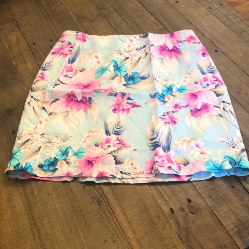 Tommy Bahama skirt. never worn. Size 8
